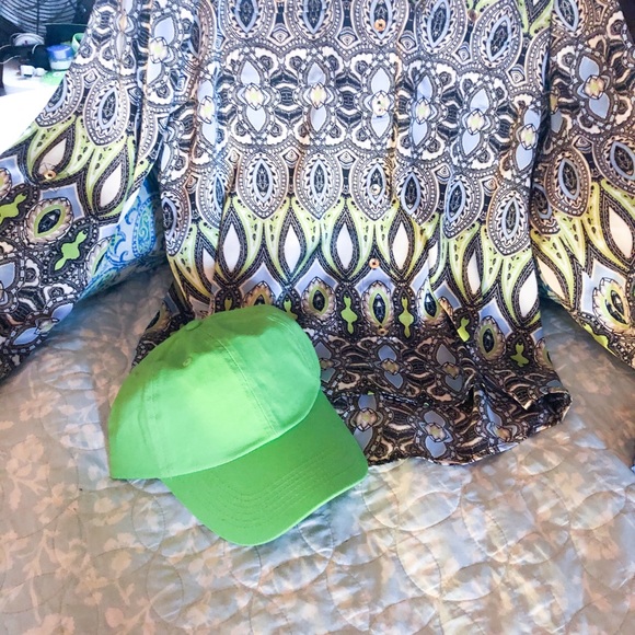 Women’s Caps - Picture 2 of 16